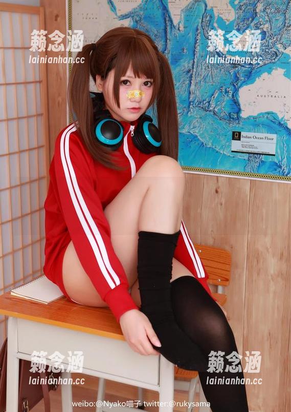Nyako喵子 Nyako喵子竞泳本图集:黑色透明的诱惑,精选那些让人心跳加速的瞬间