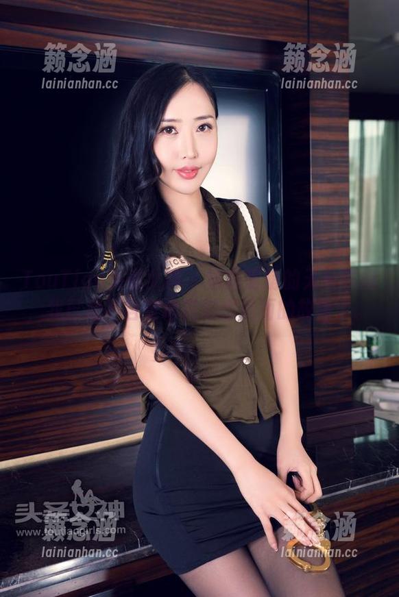 TouTiao头条女神-高萌萌 TouTiao头条女神 - 这高萌萌的天台作品,我已经不自觉地在幻想后面的故事了。
