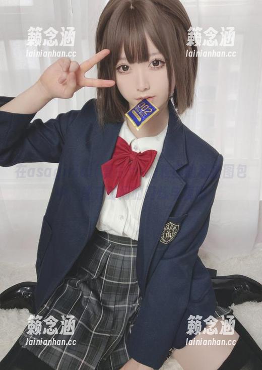 在asagiriai(爱ちゃん)校园的私拍图包中，感受时间的闪烁与模糊