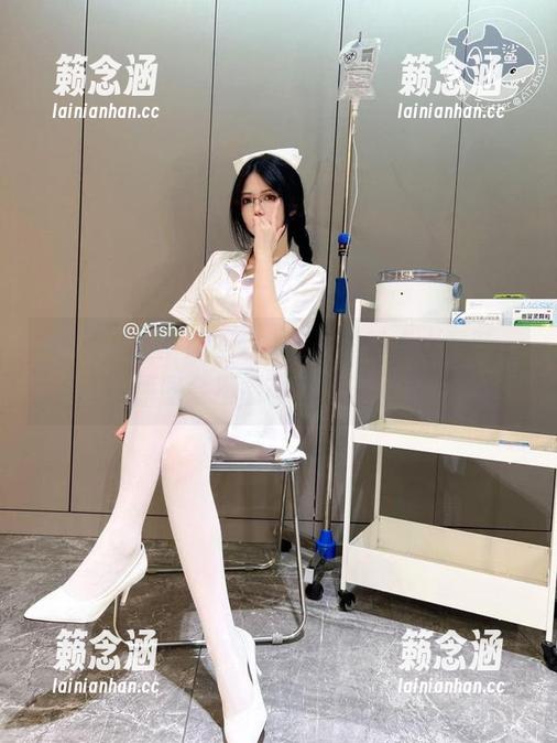 at鲨鱼的新年之夜，图片透着点小暧昧，原图会不会更直接呢？！