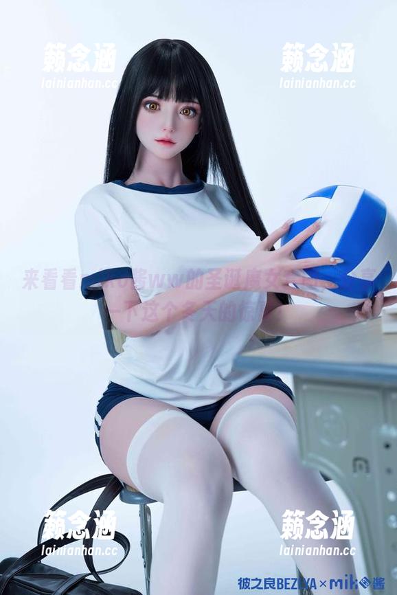 miko酱ww 来看看miko酱ww的圣诞魔女套图,分享一下这个冬天的惊喜!