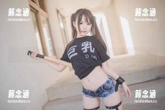 一起走进yoko夏宅的校服合集，探秘妹汤物语图集的轻松氛围
