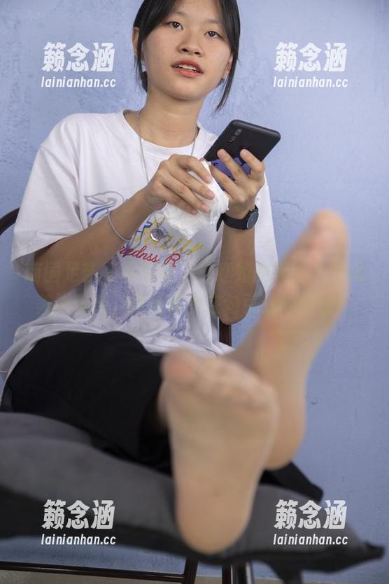 南国足艺-红姐 南国足艺 - 在线奉上!红姐的美图,性感美脚玩鞋,简直像是在勾引我的灵魂!