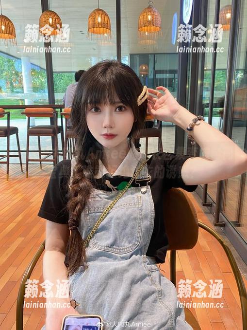 干脆把大肉丸Amiee的泳衣合集变成时尚宝典，谁能拒绝泳衣的诱惑？