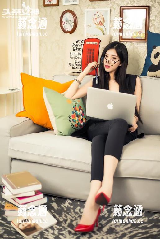 头条女神 - 尹菲修女的定制图集，仿佛背后藏着无数故事，慢慢品味了！