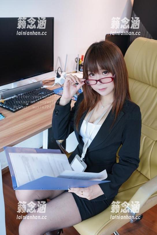 摇摇乐yoyo 免费图集:摇摇乐yoyo的粉色护士,医生说:“请不要看太久,免得让你心跳加速!”