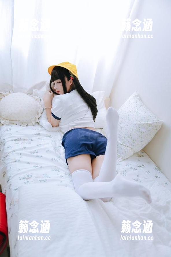 日奈娇 日奈娇的灰丝图集:是认真欣赏,还是在想其他事?这个问题有点深