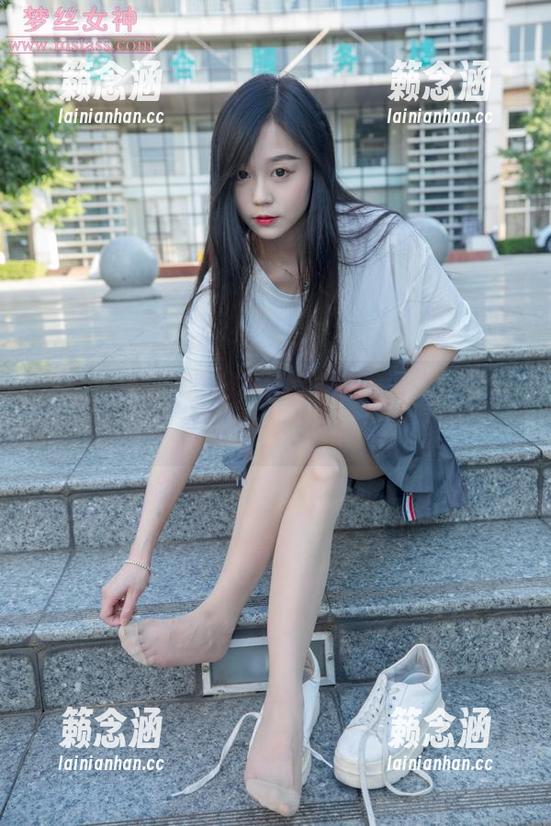 梦丝女神-魏婷婷 梦丝女神 - 魏婷婷挥洒海边浪漫——写真作品集,看看她如何玩转沙滩!