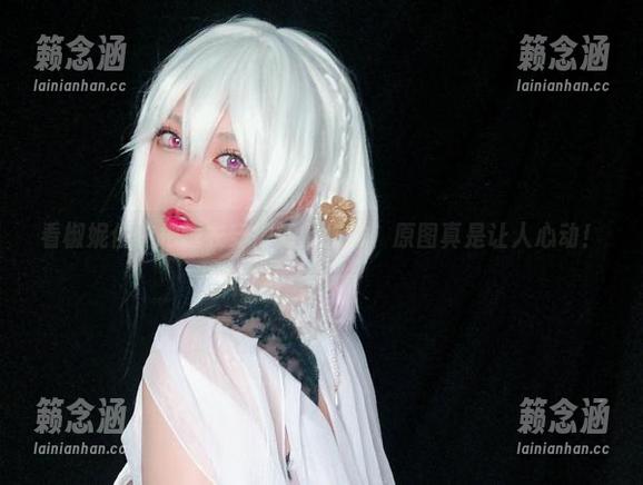 椒妮佐仁 看椒妮佐仁把睡衣穿得如此优雅,原图真是让人心动!