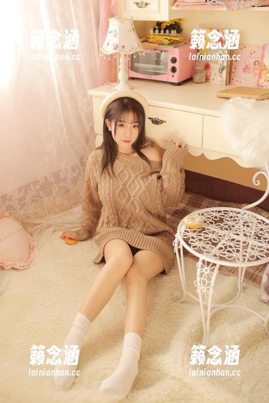 爱她的在线状态，这图片里的猫九酱和裤里丝组合真是太妙了！