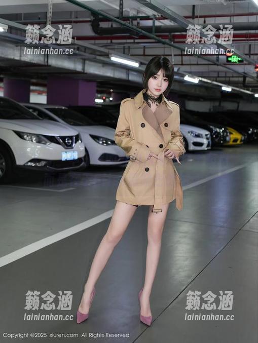 秀人网-Elise谭晓彤 秀人网 - 牛仔裤的魅力从来不在于布料,而是在于Elise谭晓彤的解读!