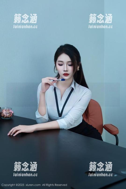 秀人网 - 细细观看唐翩翩的黑白，脑海里竟然冒出好多奇怪的联想