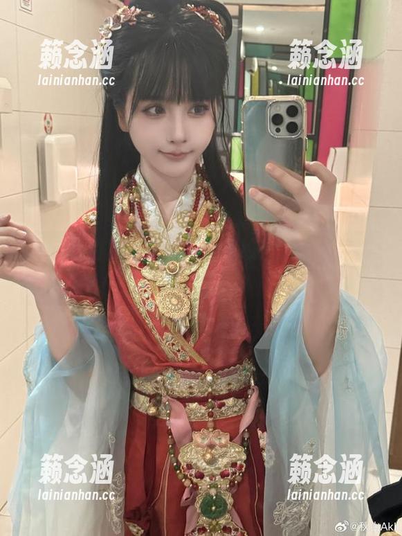 秋山AkI 最新秋山AkI可爱图片上线!准备好你的心脏了吗?