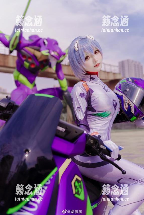 紫氯氯 校服的另一种打开方式:紫氯氯的写真壁纸乱入
