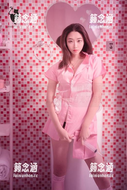 轰趴猫 - 夏天的艾小青，图片更新来袭，准备好迎接热辣的目光了吗？