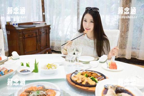 魅妍社 - 看FoxYini孟狐狸如何用可爱征服你的屏幕——快来下载这些图片！
