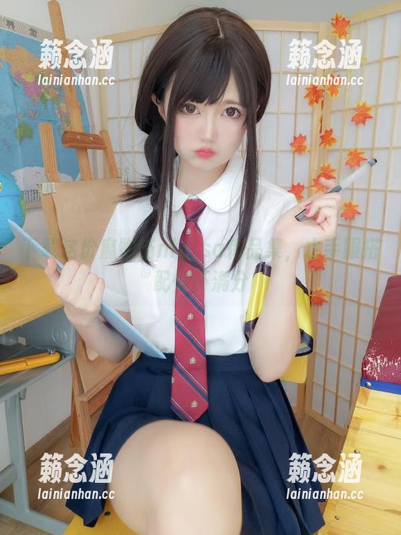 下载这份魔物喵nigisa作品集，水手服搭配情怀满分