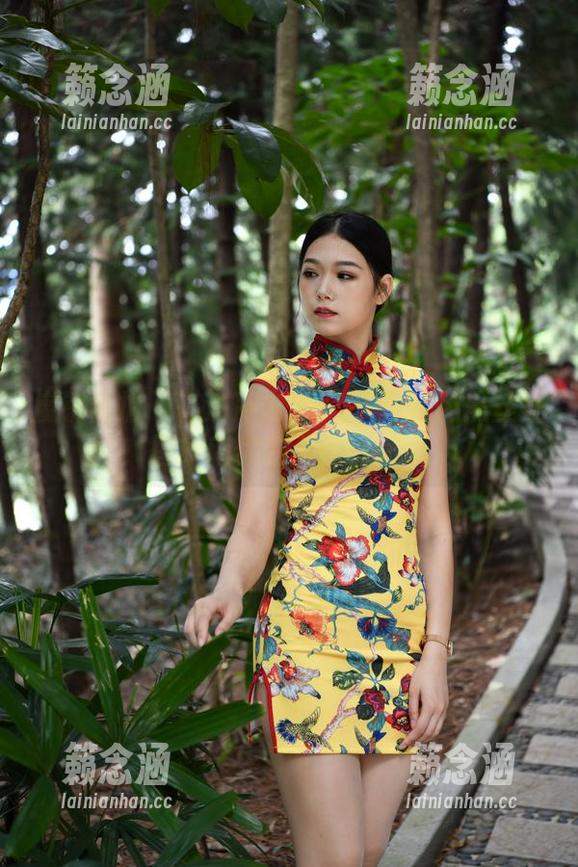 魔镜街拍 - 高清冲击力！婷婷OL用黑丝美图刷新你的工作日常！
