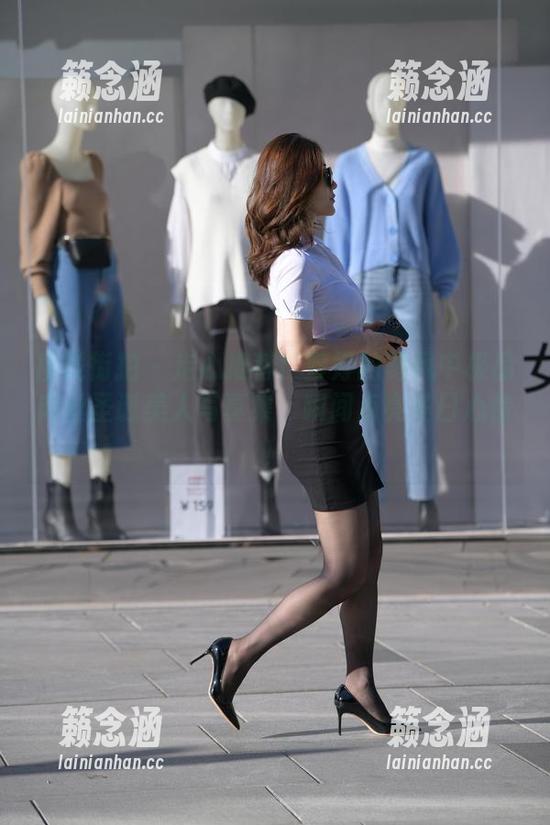 魔镜街拍 - 走心推荐！婷婷的寒风中极品肉丝圣诞美人写真集，瞬间点亮冬日心情！